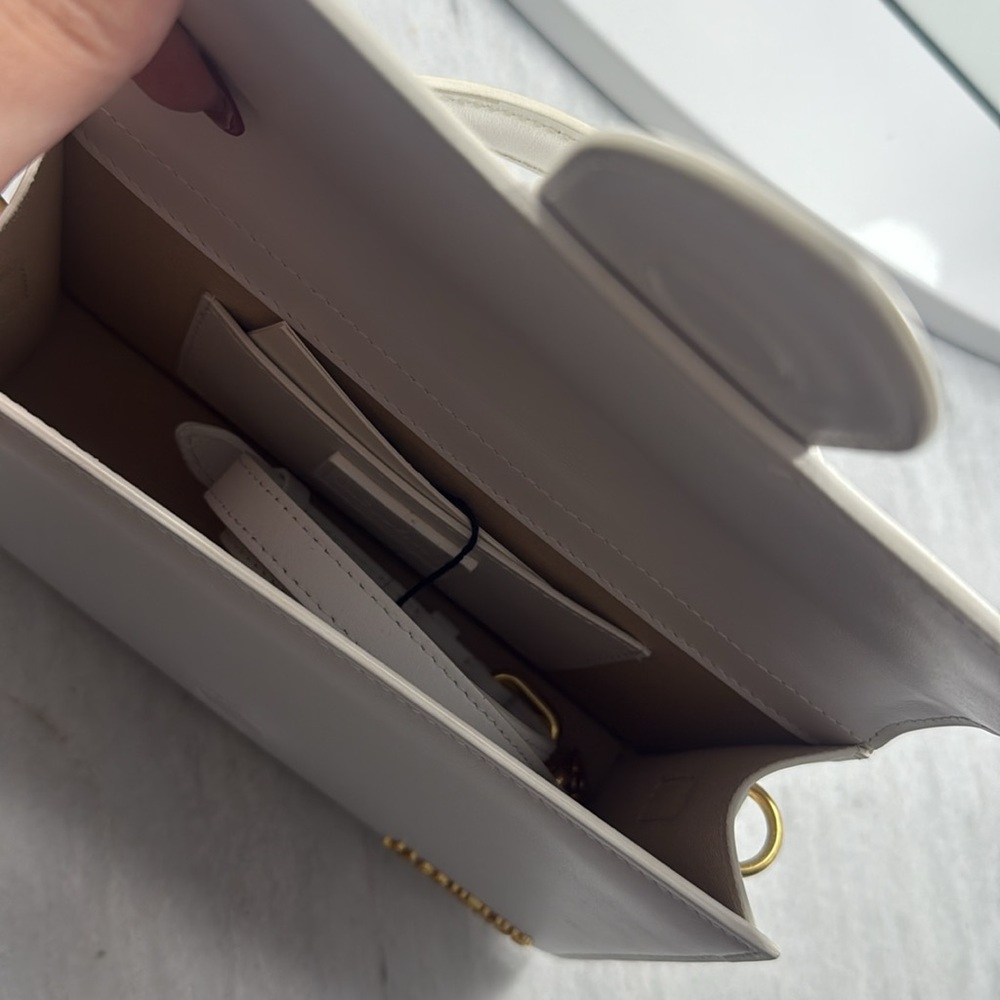 Jacquemus Chic White Bag with Gold Detail - Picture 13 of 16